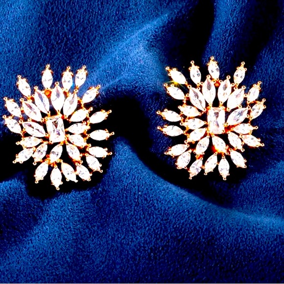 Snowdrop Earrings - Picture 1 of 1